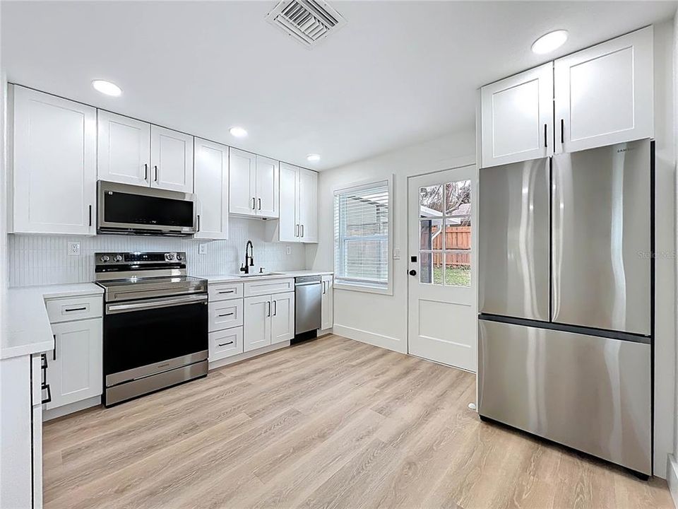 For Sale: $359,990 (3 beds, 2 baths, 1084 Square Feet)