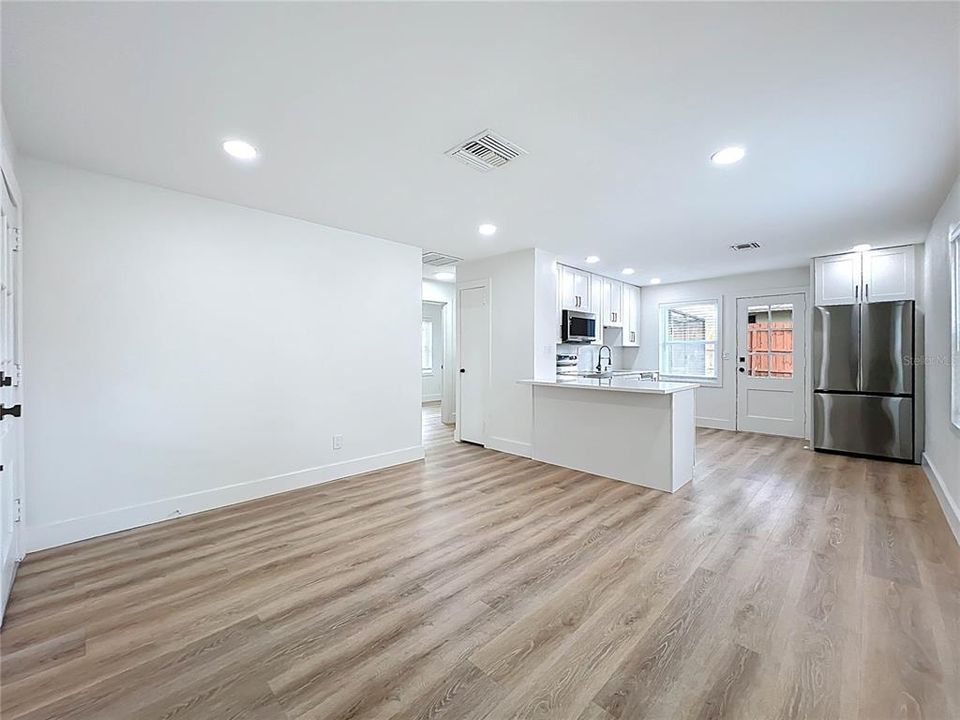 For Sale: $359,990 (3 beds, 2 baths, 1084 Square Feet)