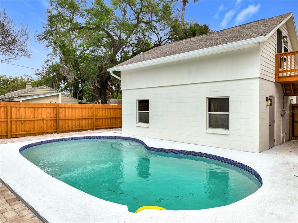 For Sale: $359,990 (3 beds, 2 baths, 1084 Square Feet)