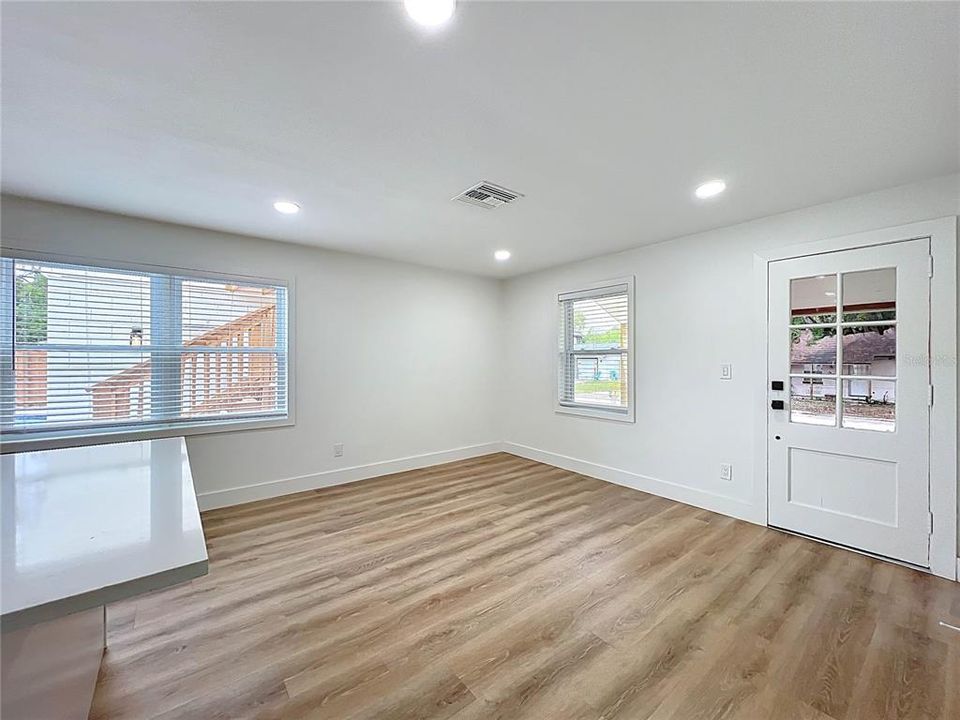 For Sale: $359,990 (3 beds, 2 baths, 1084 Square Feet)
