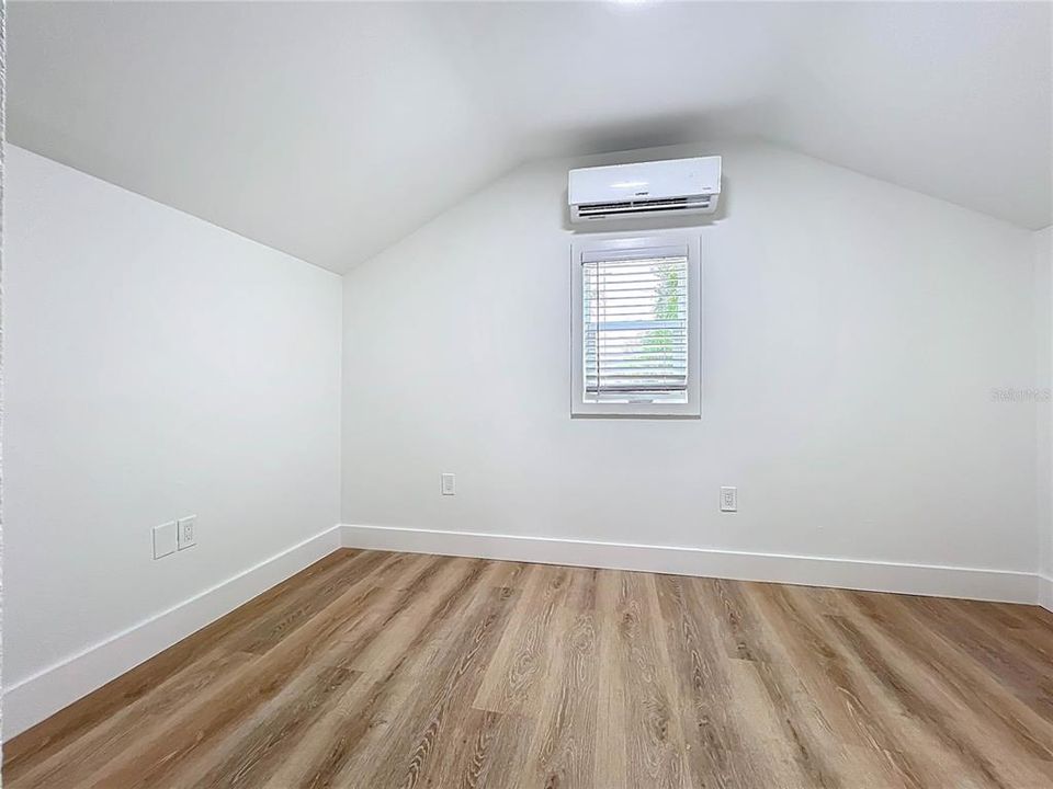 For Sale: $359,990 (3 beds, 2 baths, 1084 Square Feet)