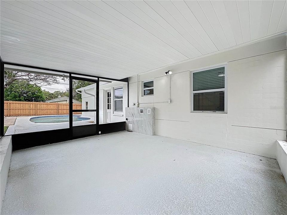 For Sale: $359,990 (3 beds, 2 baths, 1084 Square Feet)
