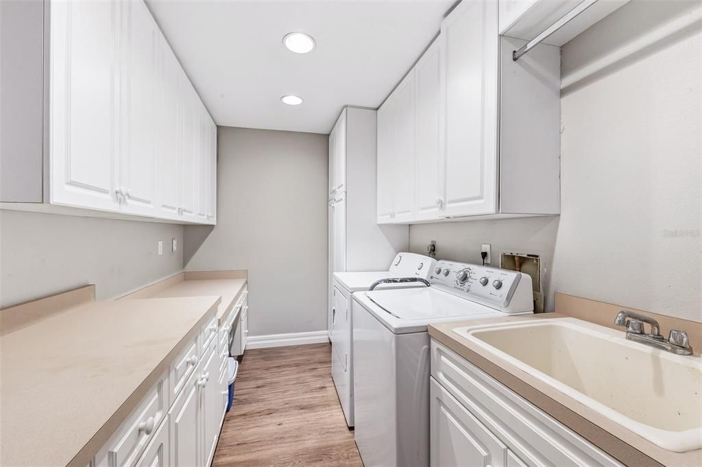 For Sale: $1,500,000 (5 beds, 5 baths, 4652 Square Feet)