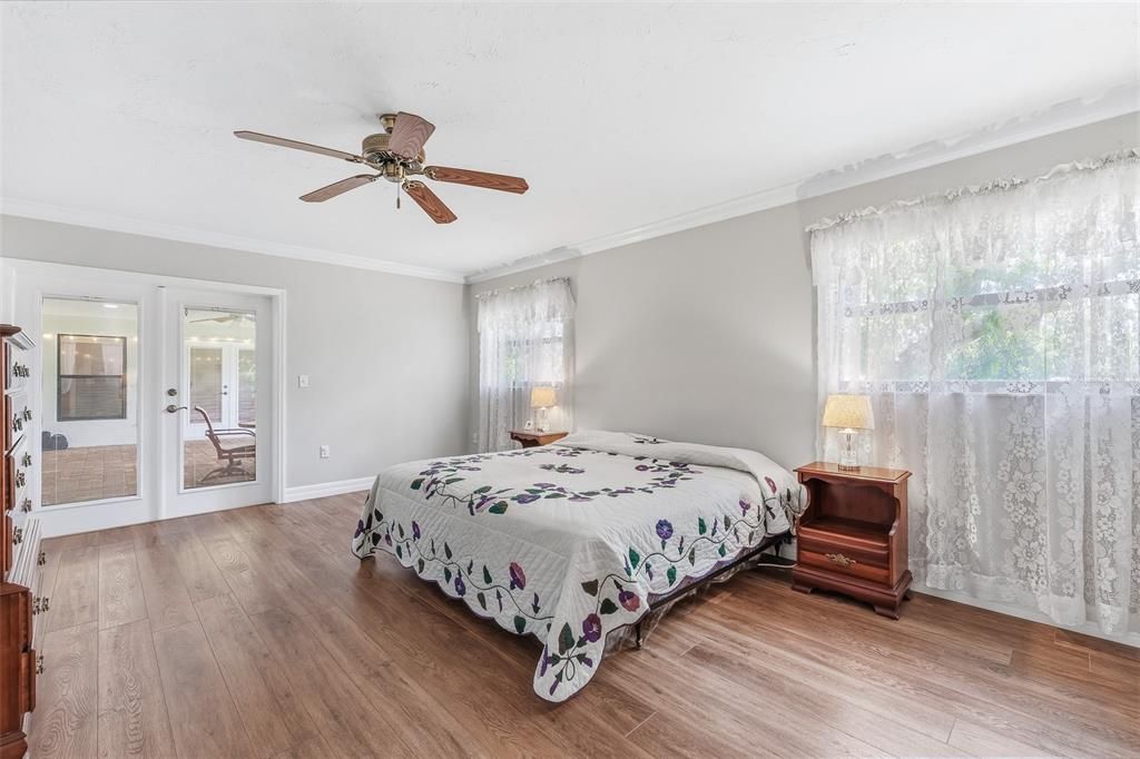 For Sale: $1,500,000 (5 beds, 5 baths, 4652 Square Feet)