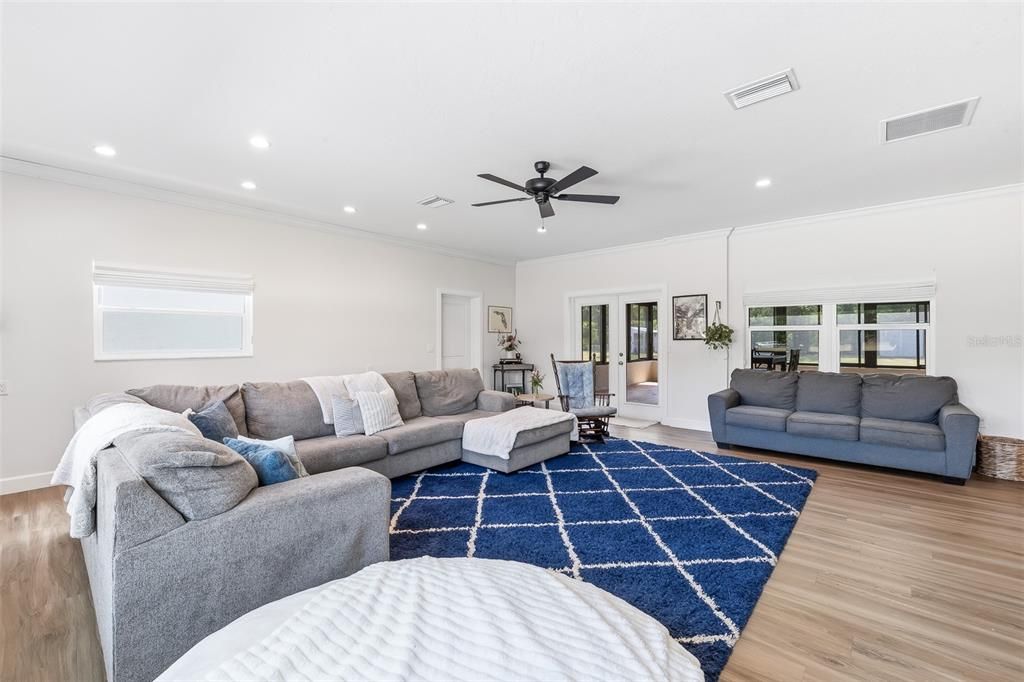 For Sale: $1,500,000 (5 beds, 5 baths, 4652 Square Feet)