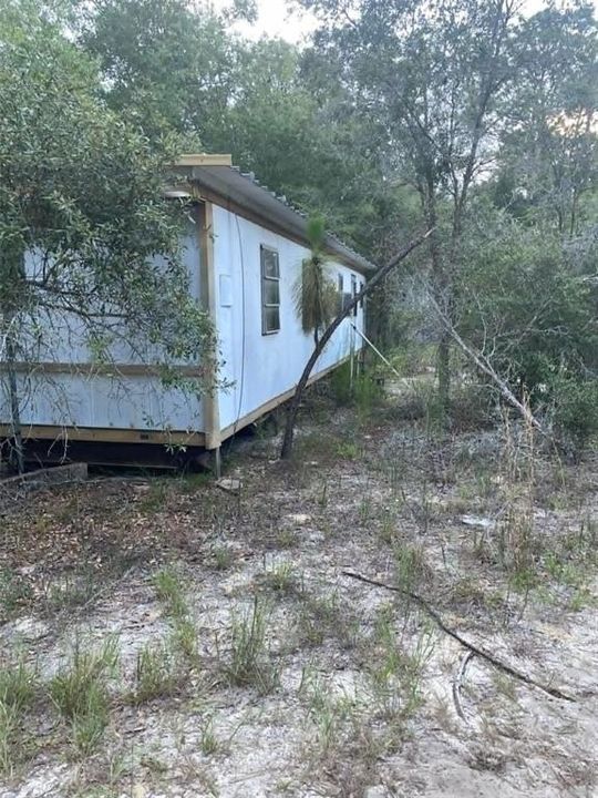 For Sale: $129,900 (5 beds, 2 baths, 1369 Square Feet)