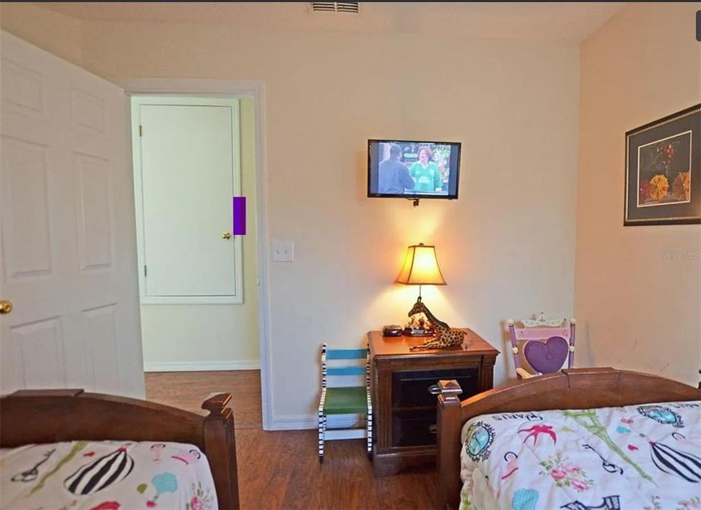 For Sale: $580,000 (7 beds, 4 baths, 2881 Square Feet)