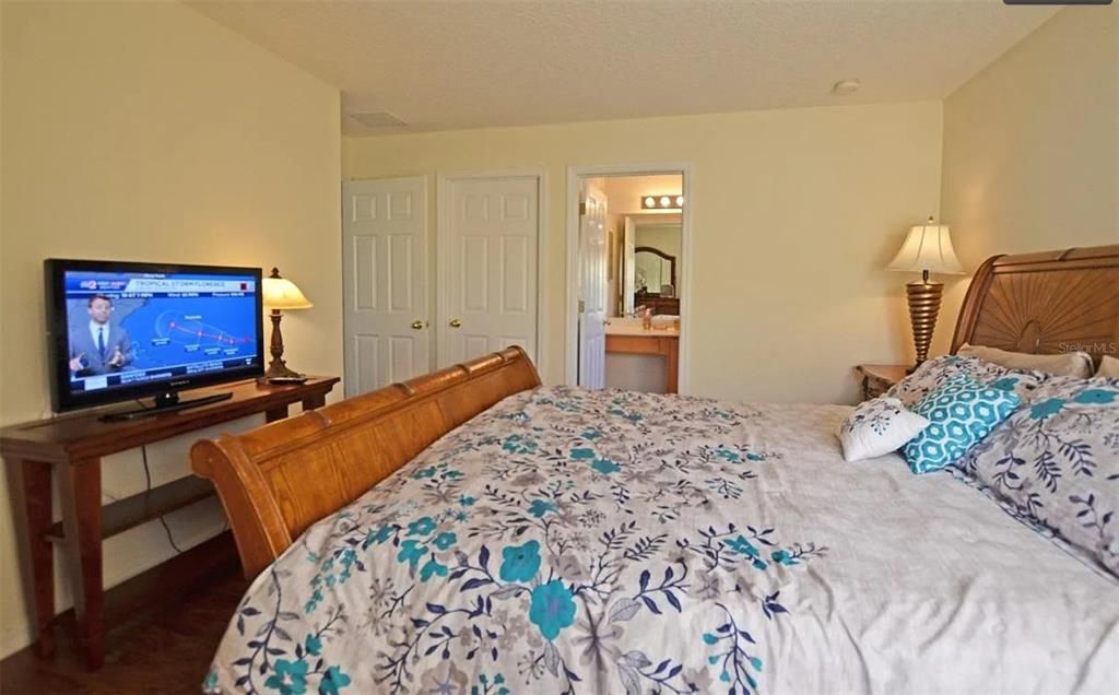 For Sale: $580,000 (7 beds, 4 baths, 2881 Square Feet)