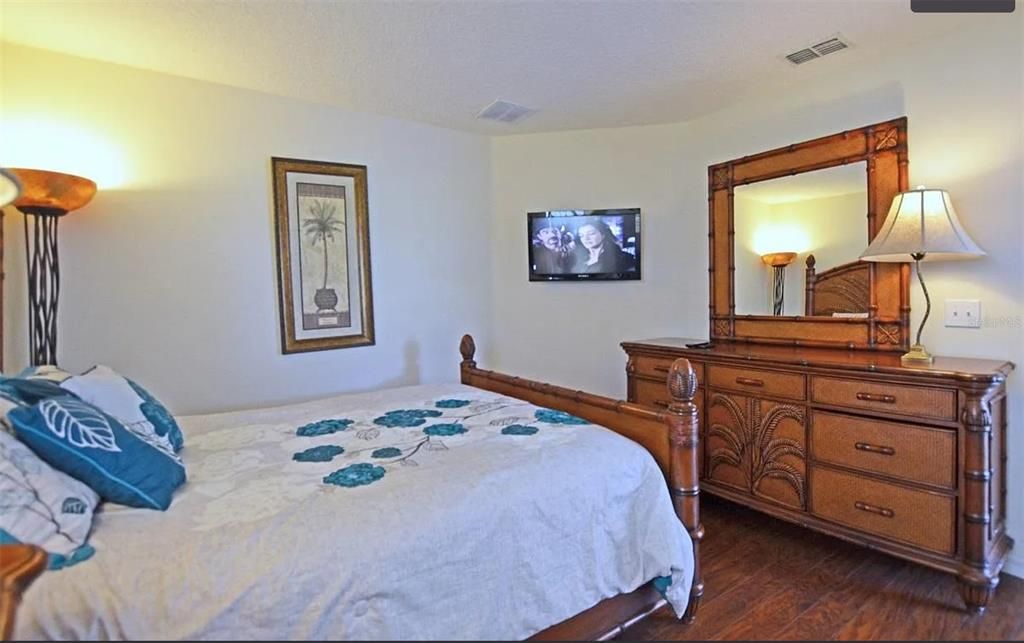 For Sale: $580,000 (7 beds, 4 baths, 2881 Square Feet)