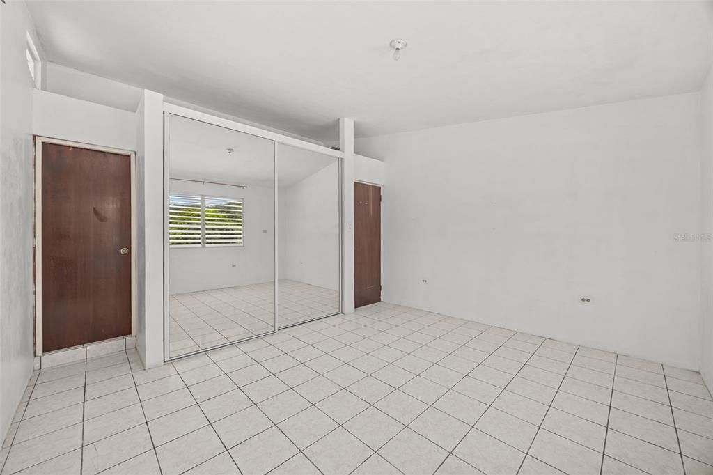For Sale: $329,000 (9 beds, 0 baths, 3862 Square Feet)