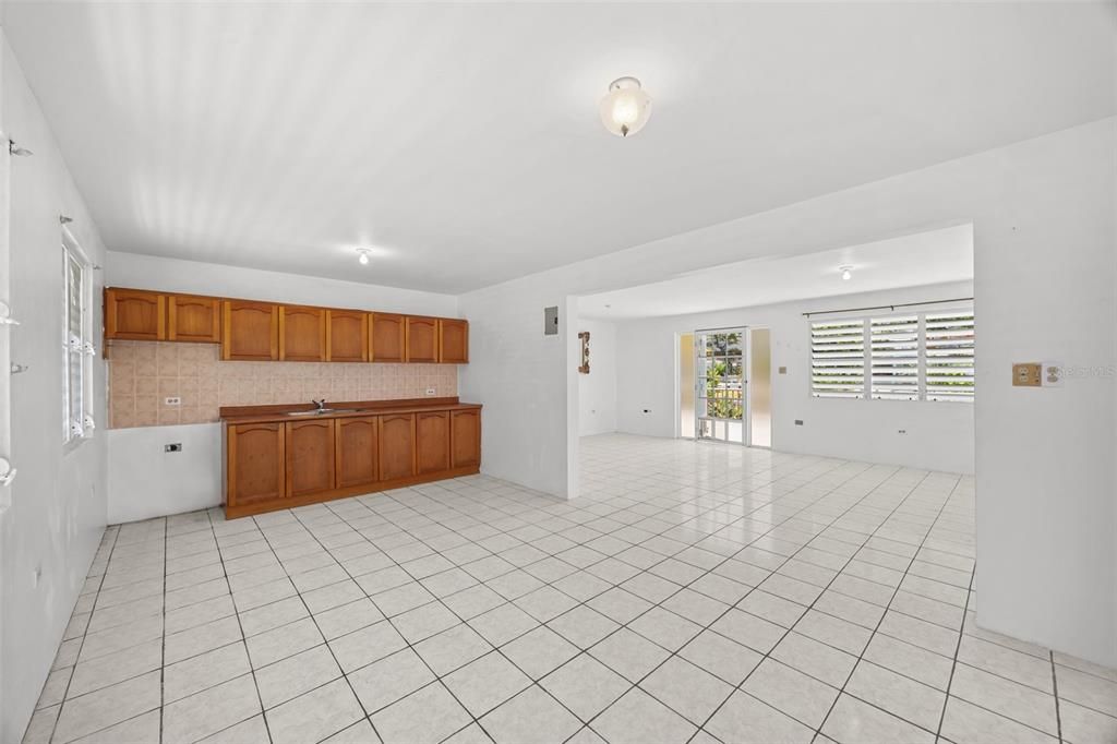 For Sale: $329,000 (9 beds, 0 baths, 3862 Square Feet)