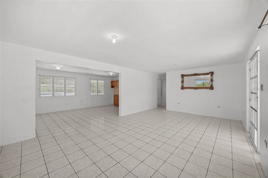 For Sale: $329,000 (9 beds, 0 baths, 3862 Square Feet)