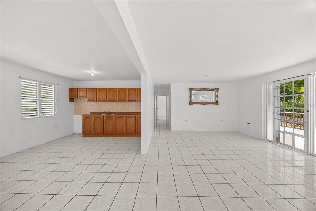 For Sale: $329,000 (9 beds, 0 baths, 3862 Square Feet)