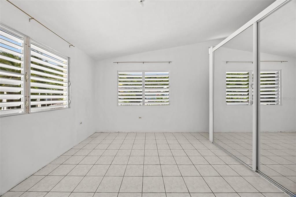 For Sale: $329,000 (9 beds, 0 baths, 3862 Square Feet)