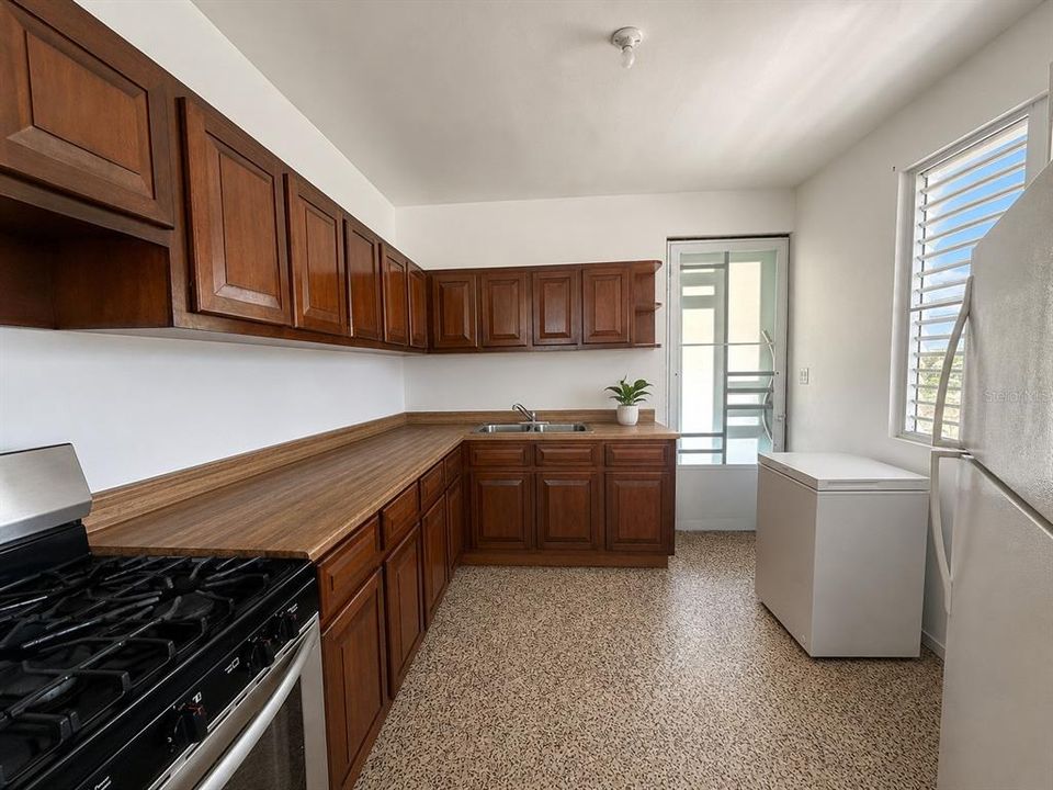 For Sale: $329,000 (9 beds, 0 baths, 3862 Square Feet)