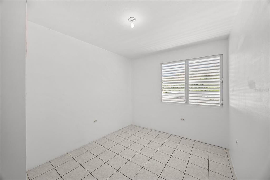 For Sale: $329,000 (9 beds, 0 baths, 3862 Square Feet)