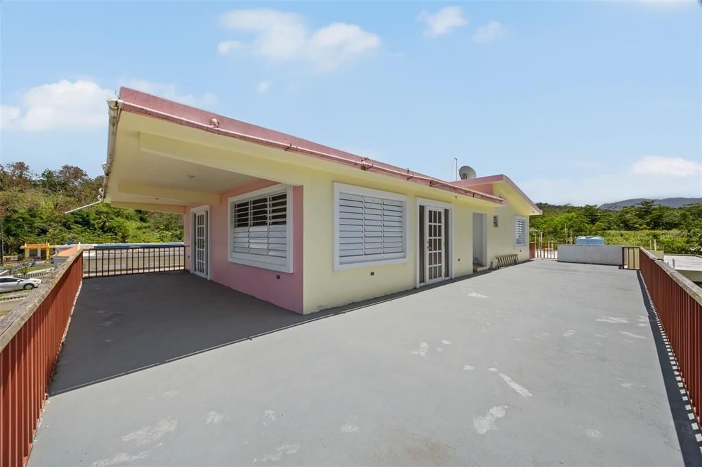 For Sale: $329,000 (9 beds, 0 baths, 3862 Square Feet)