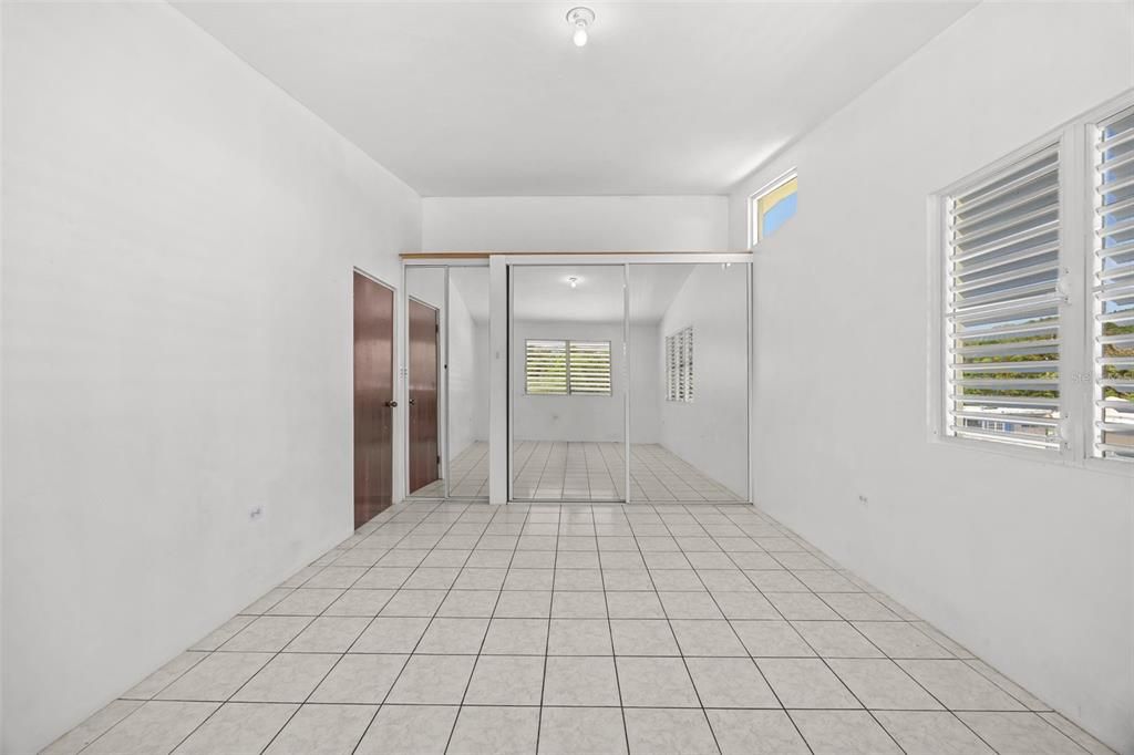 For Sale: $329,000 (9 beds, 0 baths, 3862 Square Feet)