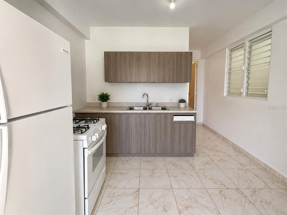 For Sale: $329,000 (9 beds, 0 baths, 3862 Square Feet)