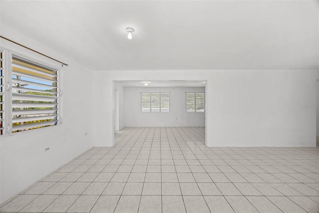 For Sale: $329,000 (9 beds, 0 baths, 3862 Square Feet)