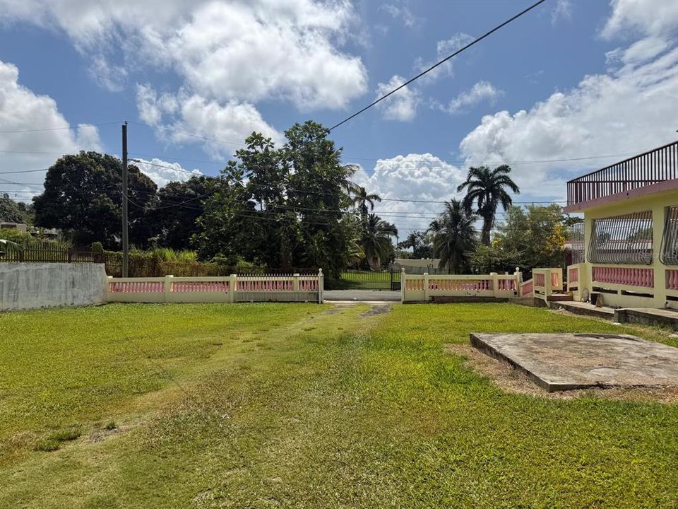 For Sale: $329,000 (9 beds, 0 baths, 3862 Square Feet)
