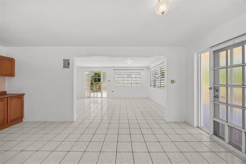 For Sale: $329,000 (9 beds, 0 baths, 3862 Square Feet)