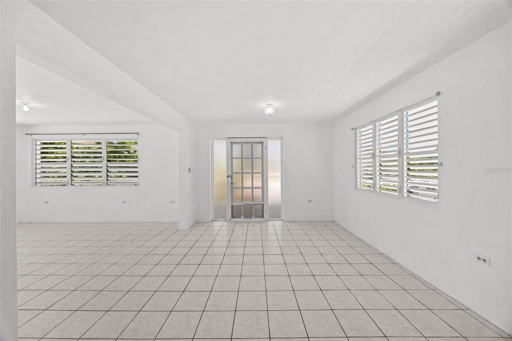 For Sale: $329,000 (9 beds, 0 baths, 3862 Square Feet)