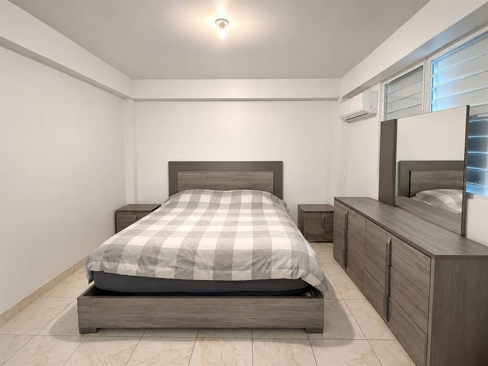 For Sale: $329,000 (9 beds, 0 baths, 3862 Square Feet)