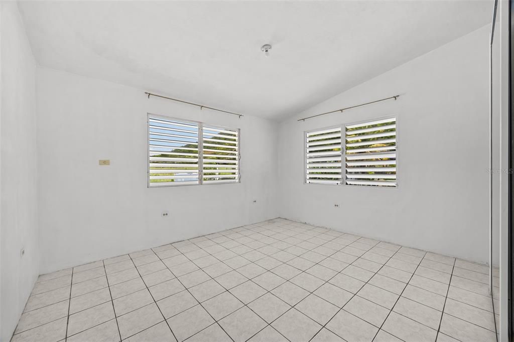 For Sale: $329,000 (9 beds, 0 baths, 3862 Square Feet)