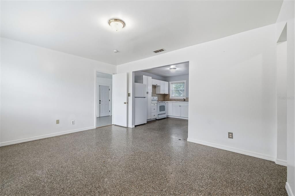 В аренду: $1,850 (3 спален, 1 ванн, 1093 Квадратных фут)