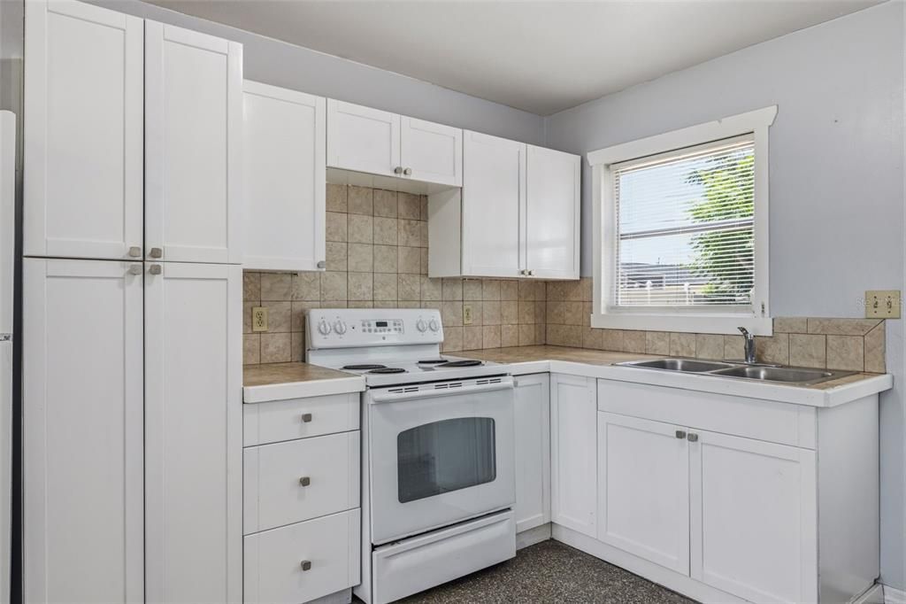 В аренду: $1,850 (3 спален, 1 ванн, 1093 Квадратных фут)