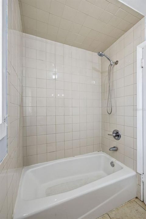 В аренду: $1,850 (3 спален, 1 ванн, 1093 Квадратных фут)
