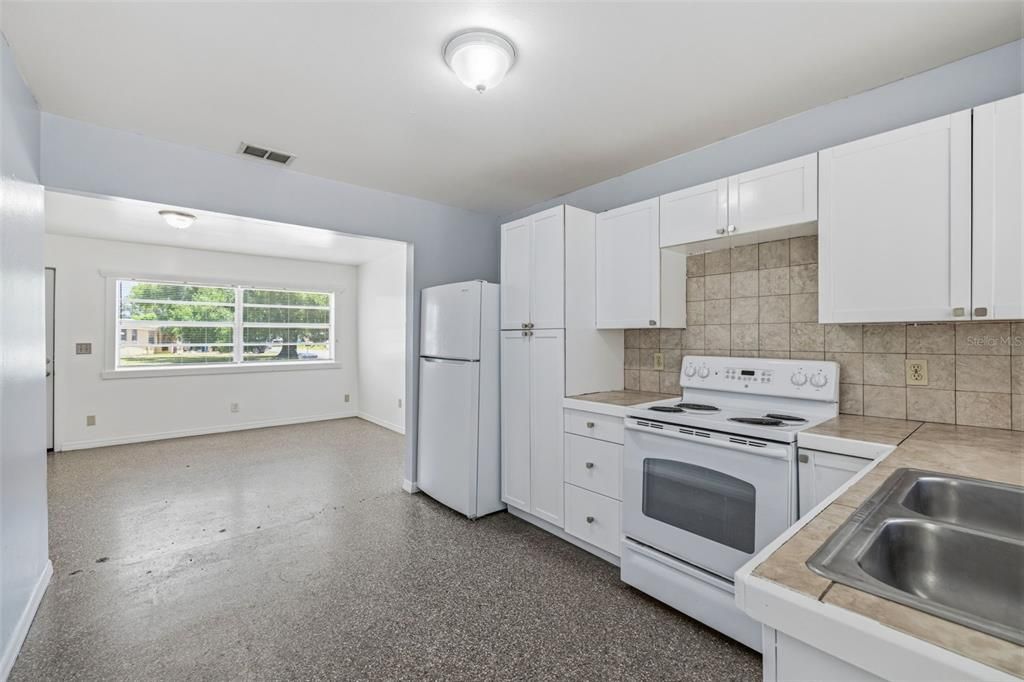 В аренду: $1,850 (3 спален, 1 ванн, 1093 Квадратных фут)