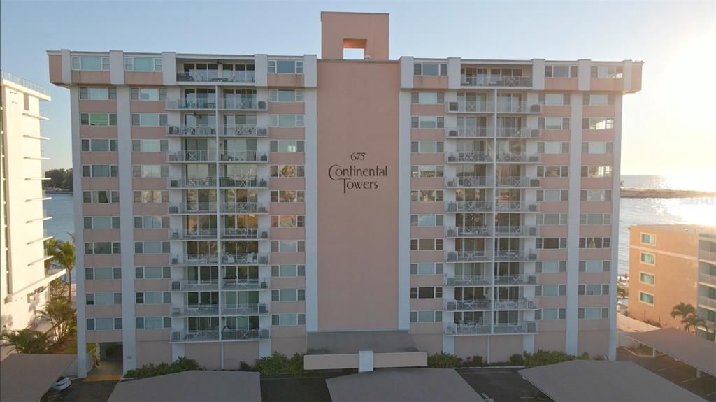 For Rent: $2,400 (1 beds, 1 baths, 1111 Square Feet)