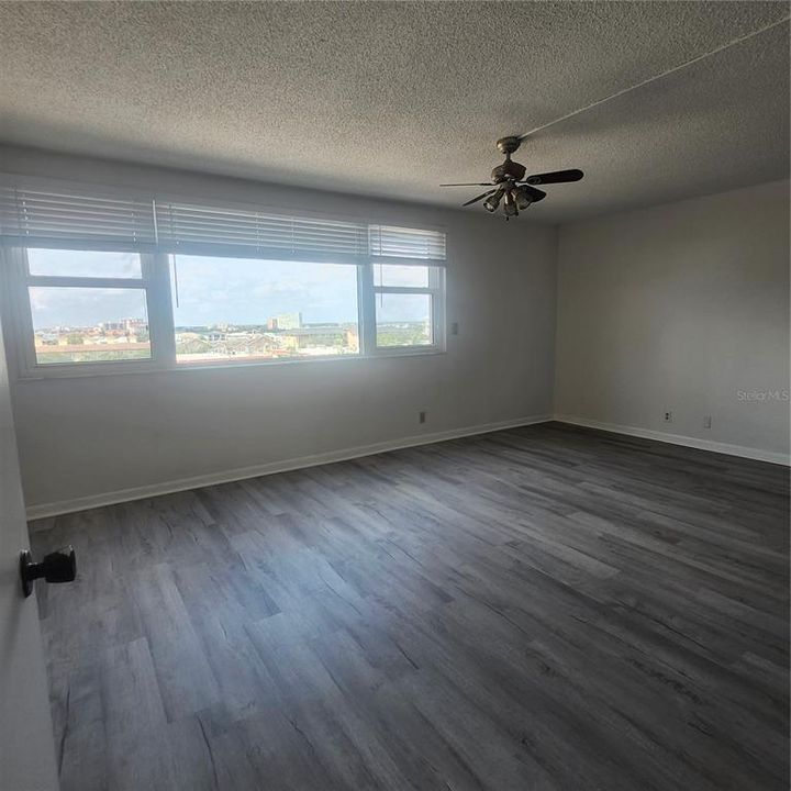 For Rent: $2,400 (1 beds, 1 baths, 1111 Square Feet)