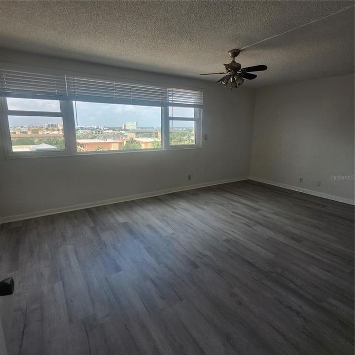 For Rent: $2,400 (1 beds, 1 baths, 1111 Square Feet)