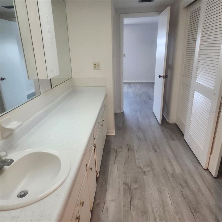 For Rent: $2,400 (1 beds, 1 baths, 1111 Square Feet)