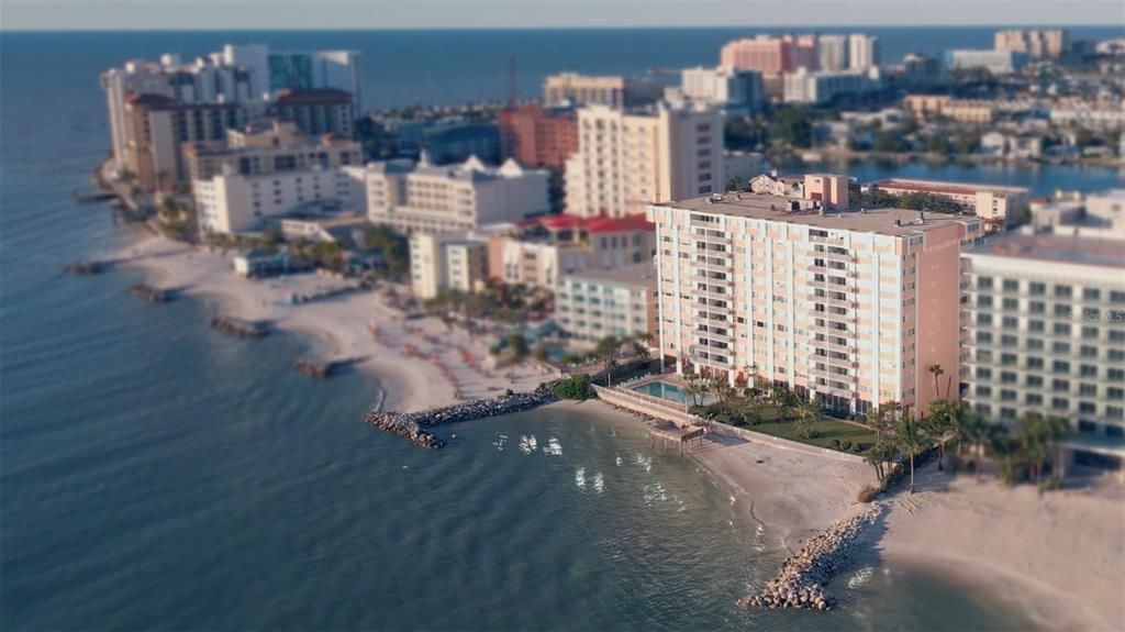 For Rent: $2,400 (1 beds, 1 baths, 1111 Square Feet)