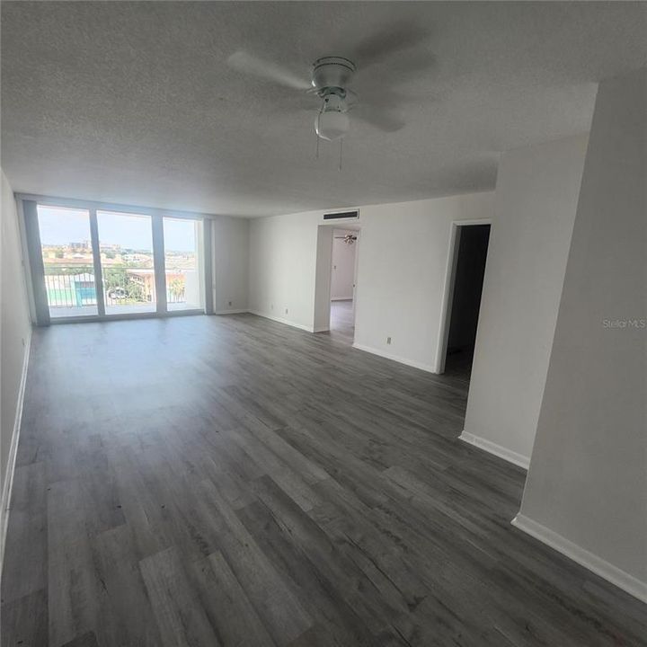 For Rent: $2,400 (1 beds, 1 baths, 1111 Square Feet)