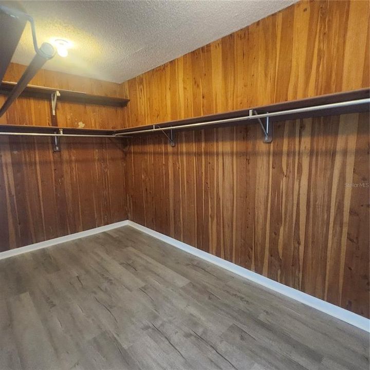 For Rent: $2,400 (1 beds, 1 baths, 1111 Square Feet)