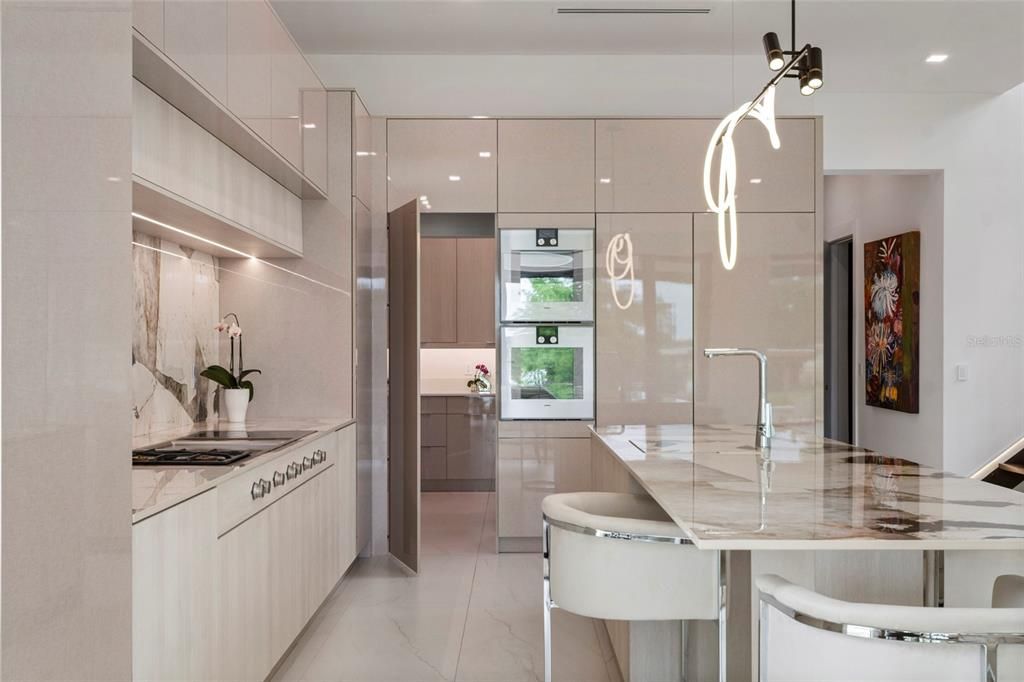 For Sale: $6,900,000 (5 beds, 5 baths, 6300 Square Feet)