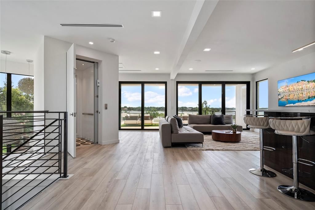 For Sale: $6,900,000 (5 beds, 5 baths, 6300 Square Feet)
