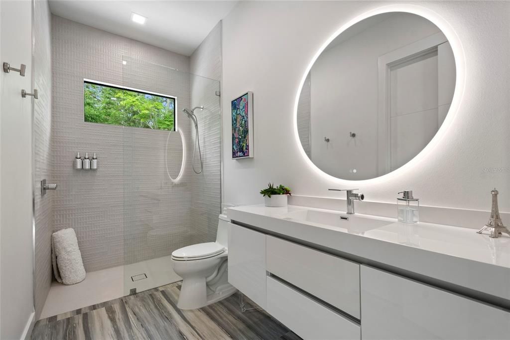 For Sale: $6,900,000 (5 beds, 5 baths, 6300 Square Feet)