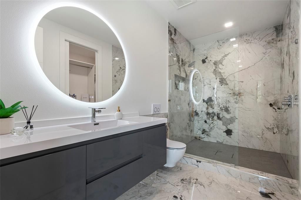 For Sale: $6,900,000 (5 beds, 5 baths, 6300 Square Feet)