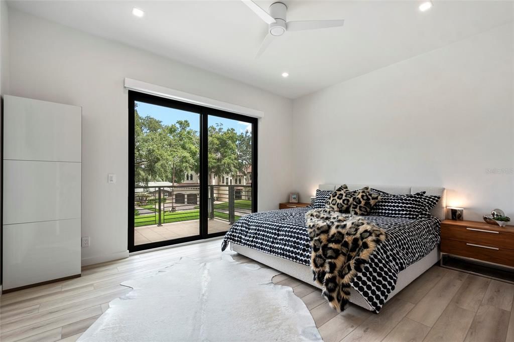 For Sale: $6,900,000 (5 beds, 5 baths, 6300 Square Feet)