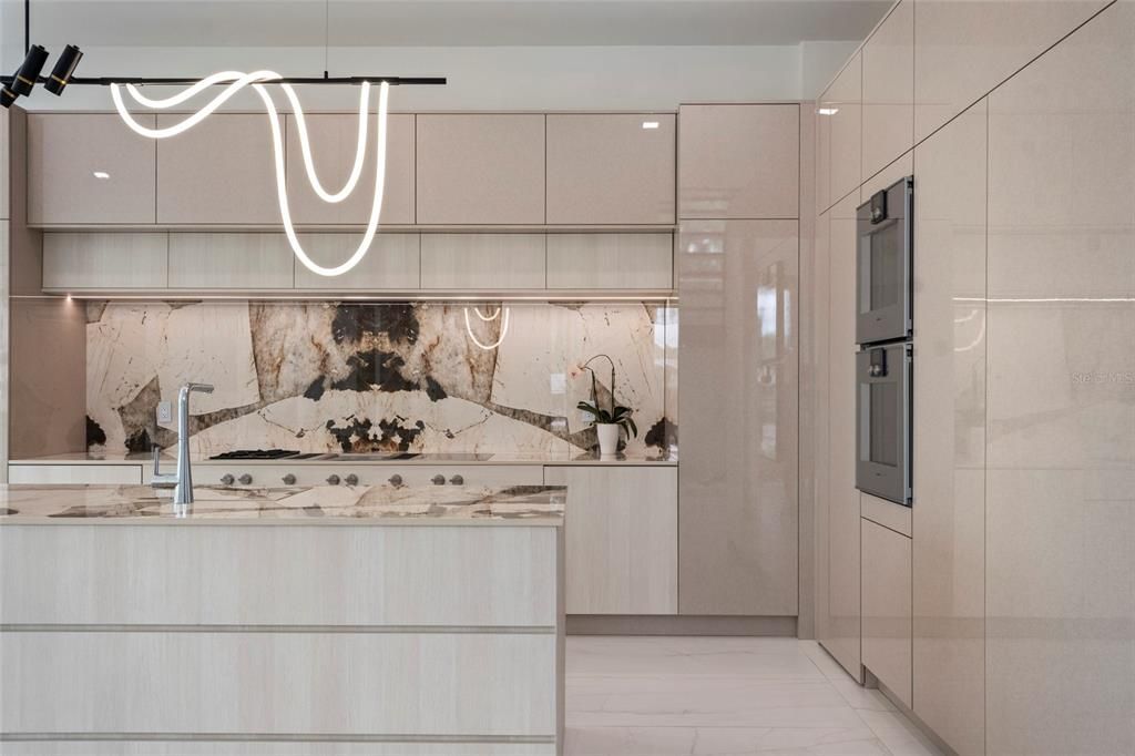 For Sale: $6,900,000 (5 beds, 5 baths, 6300 Square Feet)