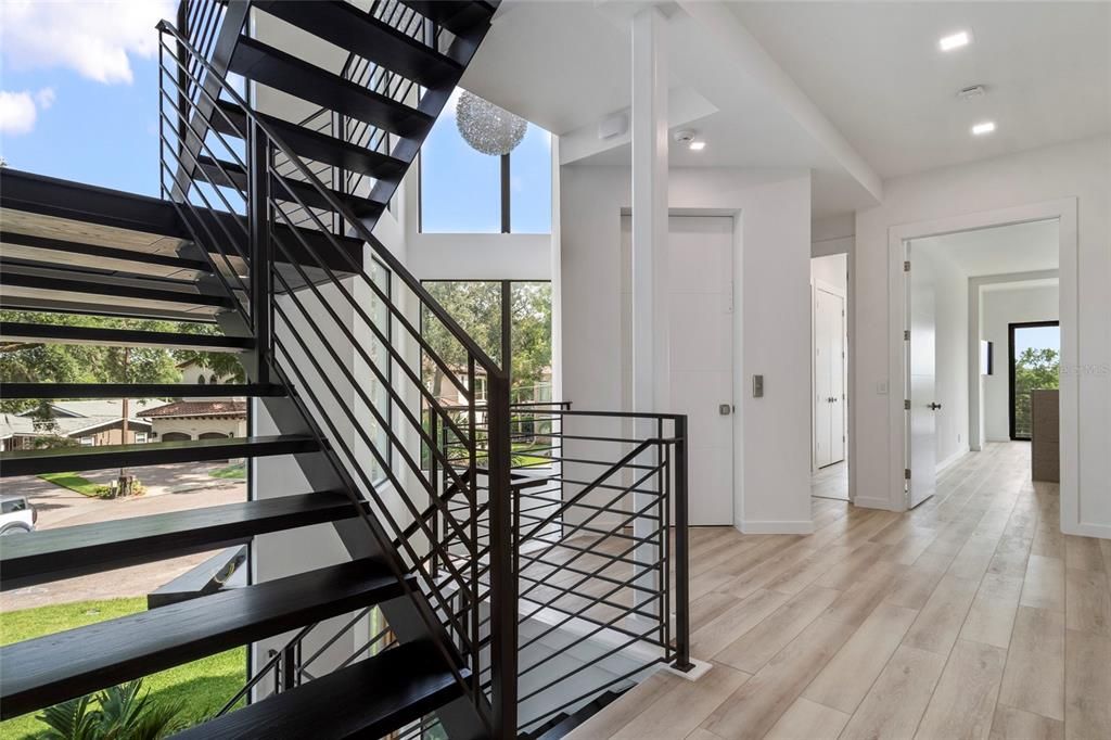For Sale: $6,900,000 (5 beds, 5 baths, 6300 Square Feet)