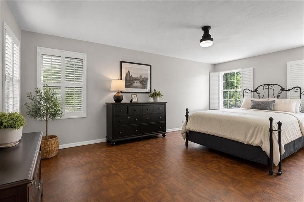 For Sale: $749,000 (5 beds, 2 baths, 2270 Square Feet)