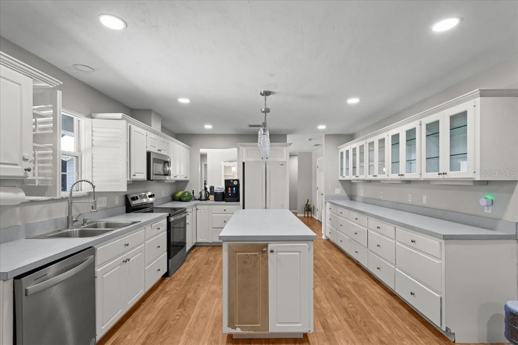 For Sale: $749,000 (5 beds, 2 baths, 2270 Square Feet)