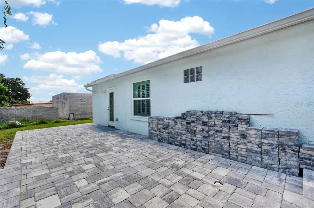Activo con contrato: $360,000 (3 camas, 2 baños, 1116 Pies cuadrados)